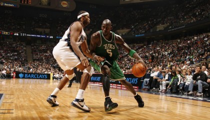 海星体育官网-克雷桑社媒晒图中超回归在望？上轮伤退引球迷关注，泰山队锋线危机待解