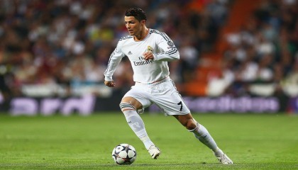 海星体育平台-蒯纪闻闪耀中超舞台，生涯首次助攻助海港2-0力克河南，加布里埃尔破门锁定胜局