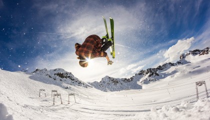 海星体育：里肯直言切尔西求购吉滕斯缺乏深度规划 多特蒙德坚持价值导向转会策略拒当球星超市