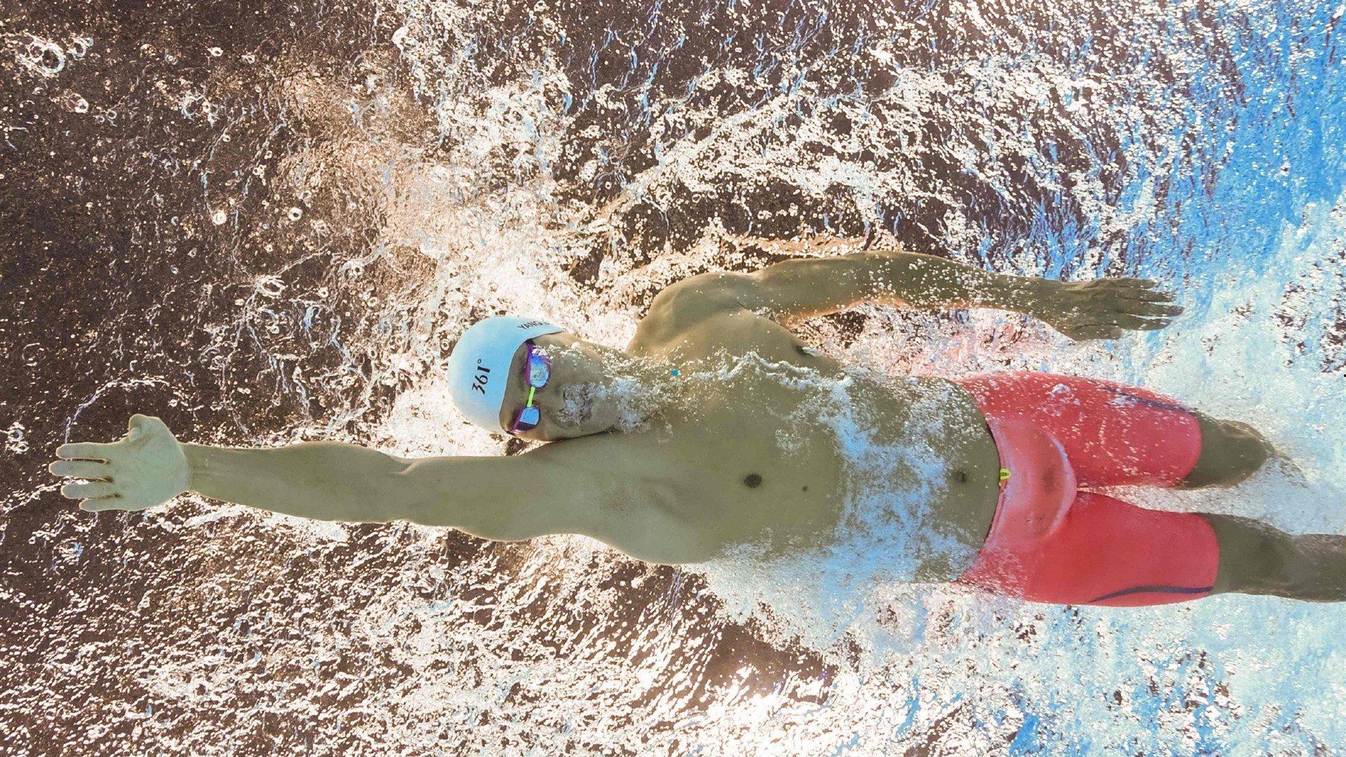 绿茵场上的传承，林加德与亚马尔赛后互换球衣，英雄相惜点亮足坛未来